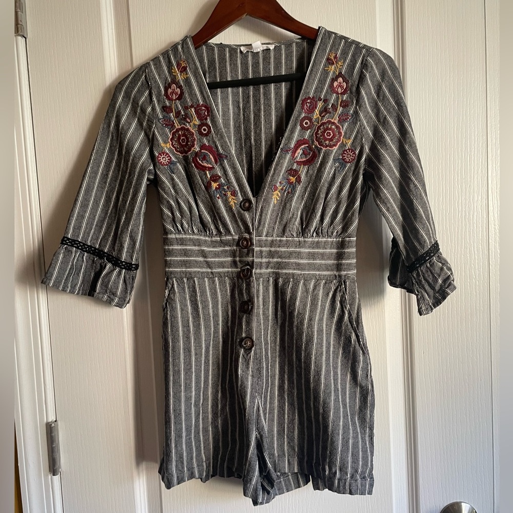 Grey Embroidered Romper with Buttons and Pockets - S
